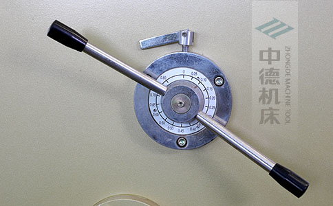ZDS-840剪板機刀片間隙手動調節器，刻度清淅，調節省力又簡便.jpg